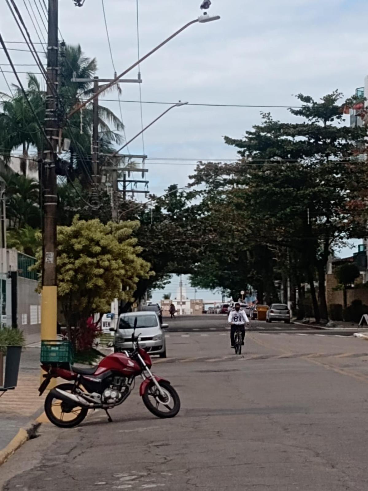 Apartamento Com Estacionamento, Wi-Fi, Ar Condicionado A 300 Metros Da Praia Da Enseada No Guaruja. 外观 照片