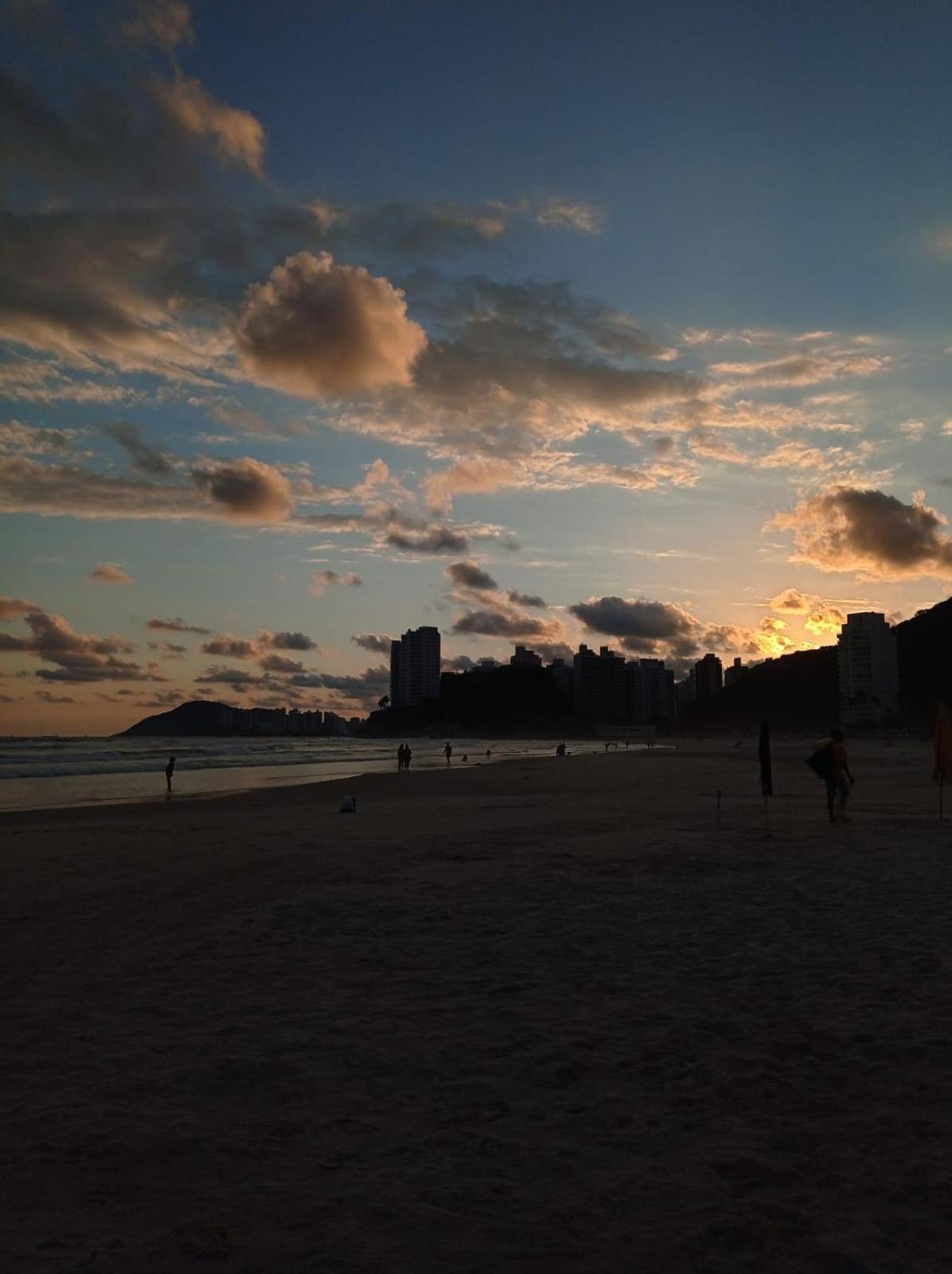 Apartamento Com Estacionamento, Wi-Fi, Ar Condicionado A 300 Metros Da Praia Da Enseada No Guaruja. 外观 照片
