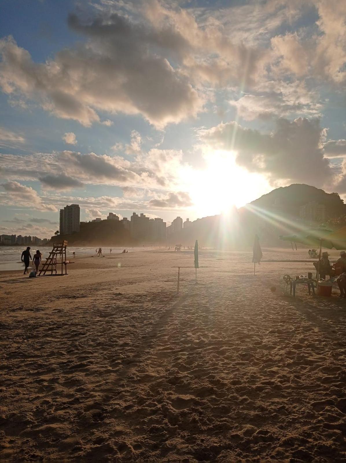 Apartamento Com Estacionamento, Wi-Fi, Ar Condicionado A 300 Metros Da Praia Da Enseada No Guaruja. 外观 照片